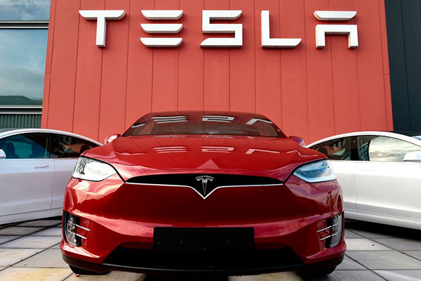 Tesla outside garage 600 x 400