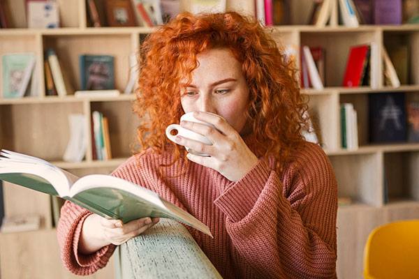 Reading on the sofa 600 x 400