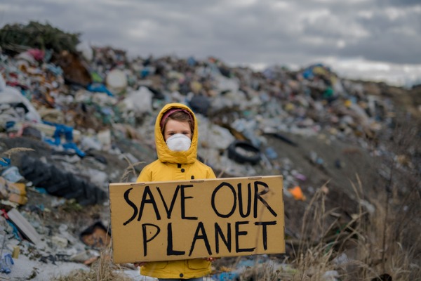small-child-landfill-environmental-ESG-green-climate