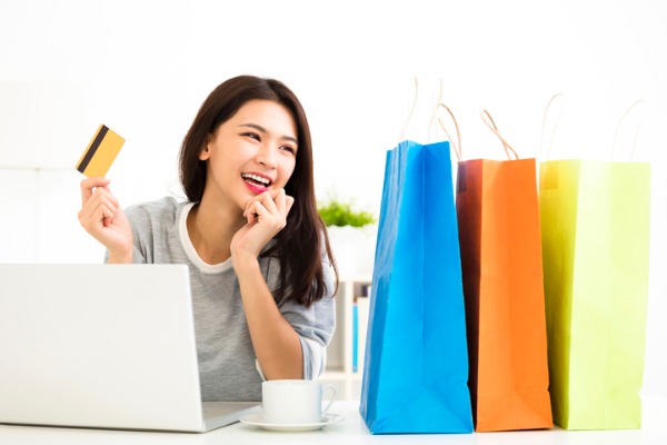 young-woman-showing-credit-card-and-shopping-online