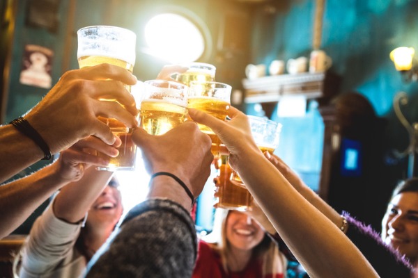 happy-friends-drinking-and-toasting-beer-at-brewery-bar