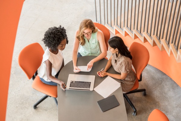 businesswomen-in-meeting-one-woman-technology