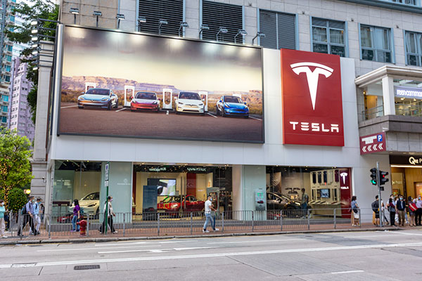 Tesla showroom 600