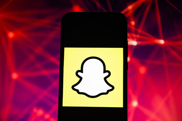 Snapchat logo on a mobile 600