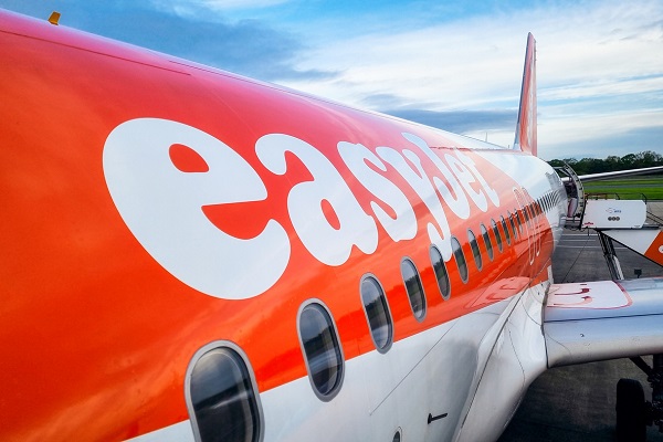 easyjet plane jet fly flight 600