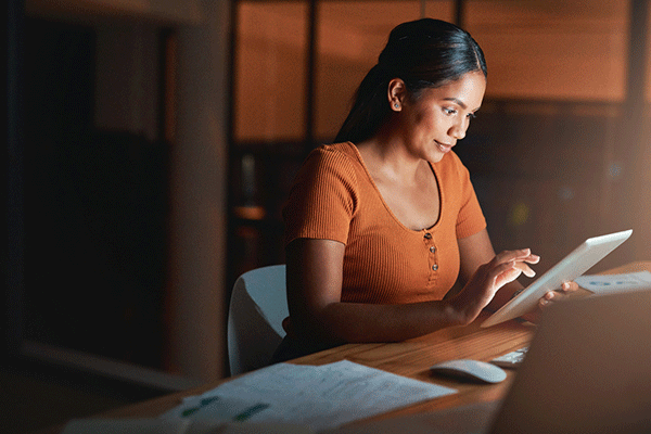 Investor reading a tablet 600