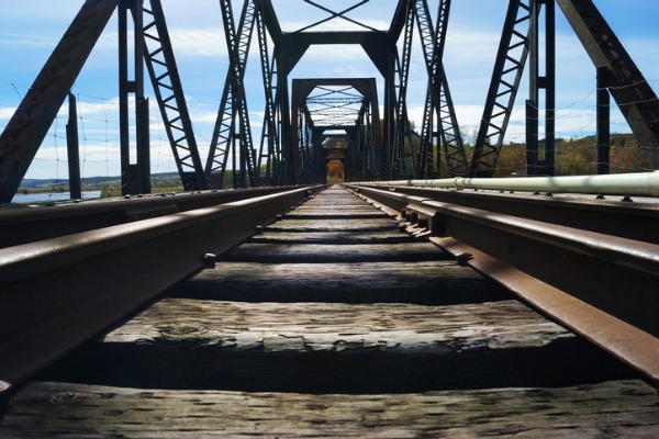 old railroad bridge train 600