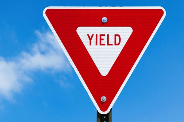 Yield sign 600