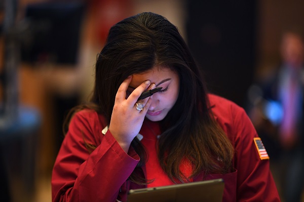 trader stock market crash sell down 600