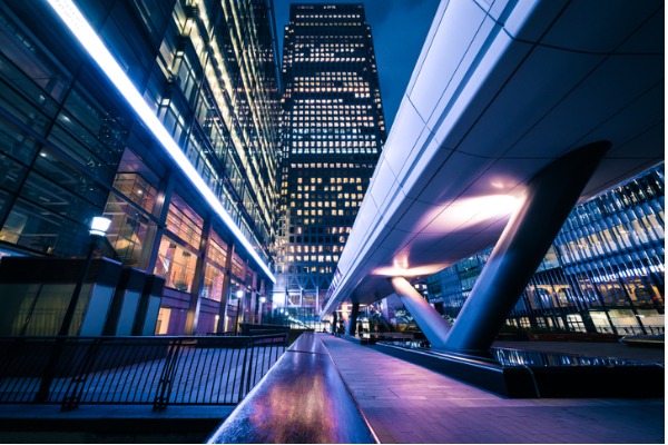 luminated office buildings canary wharf london 600