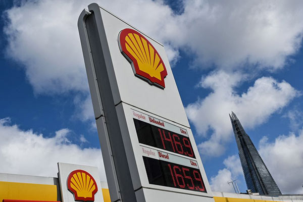 Shell logo on a petrol station 600