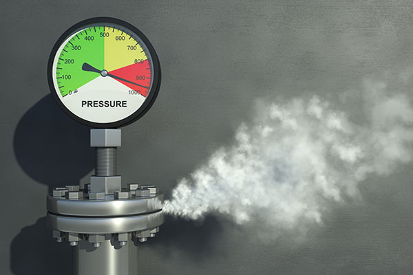 Pressure gauge emitting steam 600