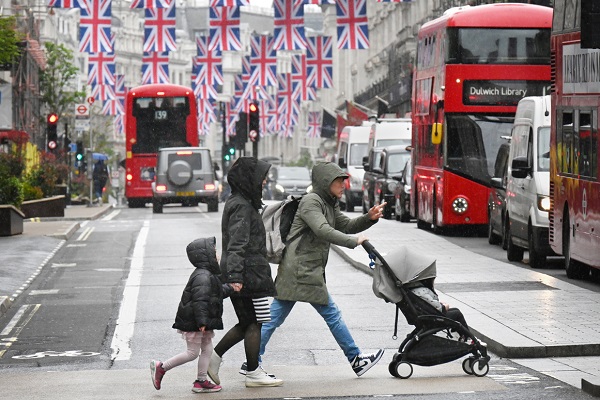 coronation bus london 600