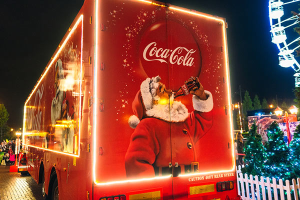 Coca-Cola truck at Christmastime 600