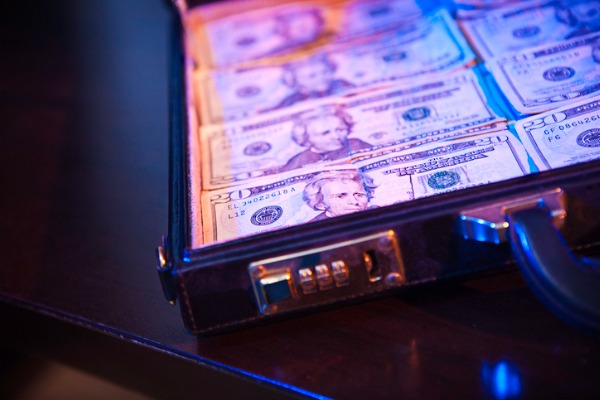 money cash briefcase 600