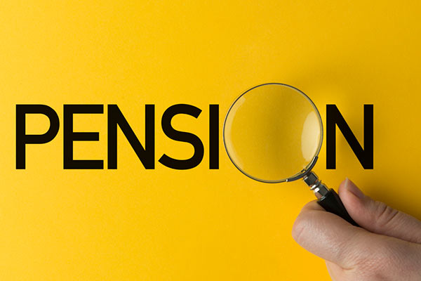 Pension sign with the "o" represented by a magnifying glass 600
