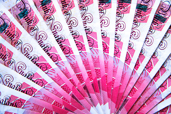 A fan of British banknotes 600