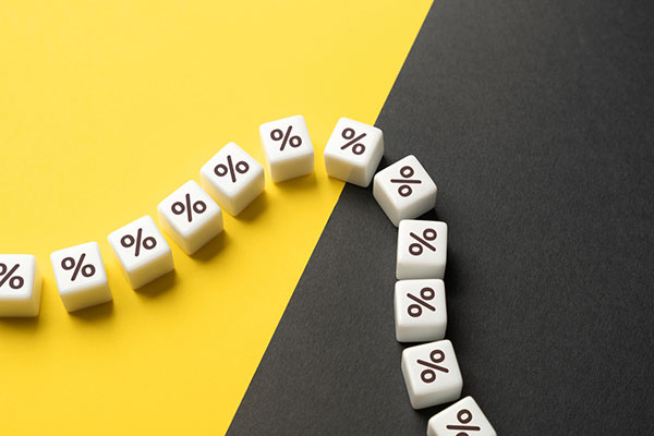 Cubes with a percentage sign on them rising and falling 600