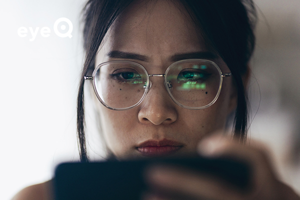 eyeQ investor studying a smartphone