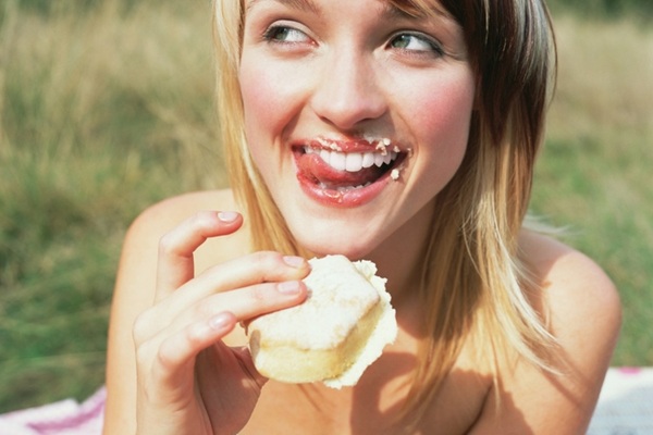 woman-eating-a-cake-picture-id56295145_0.jpg