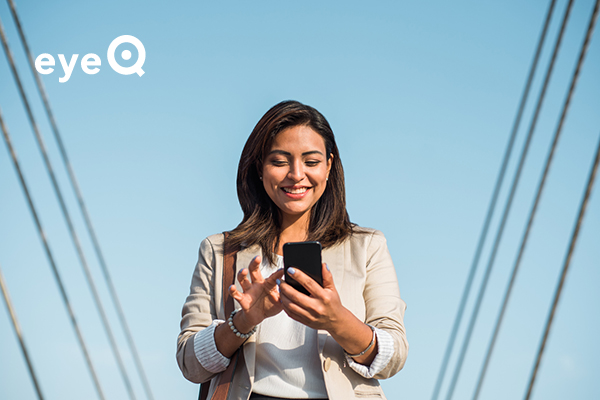 eyeQ investor studying smartphone