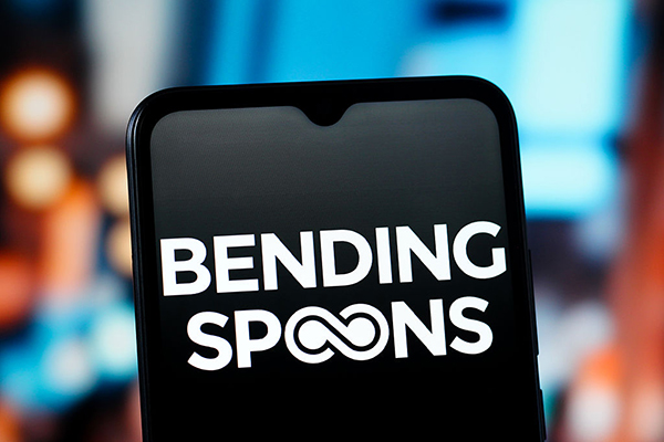 Bending spoons logo on a smartphone, Getty