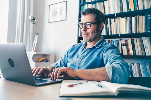 A man reading investment news on his computer