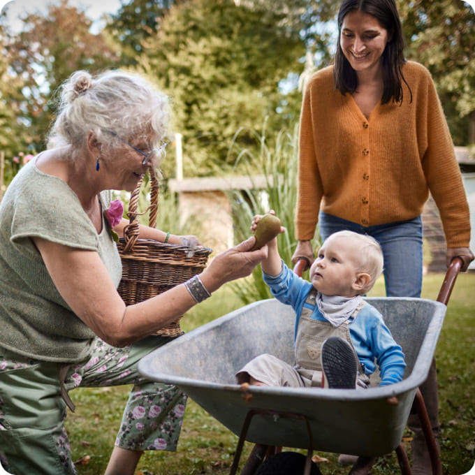 lifestyle-three-generations-ii-family
