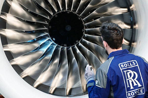 Rolls-Royce's engineer with Pearl 10X via Flickr