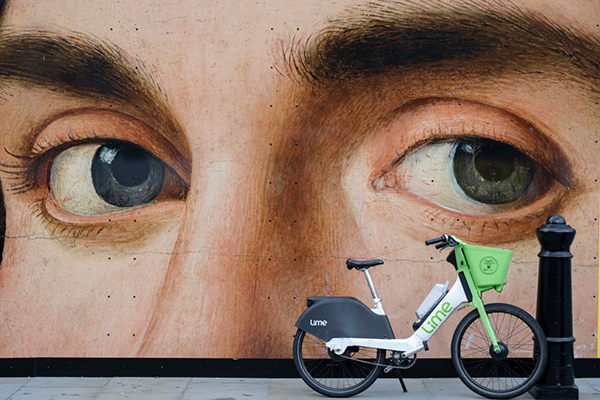 A Lime bike beside a National Gallery hoarding, Getty